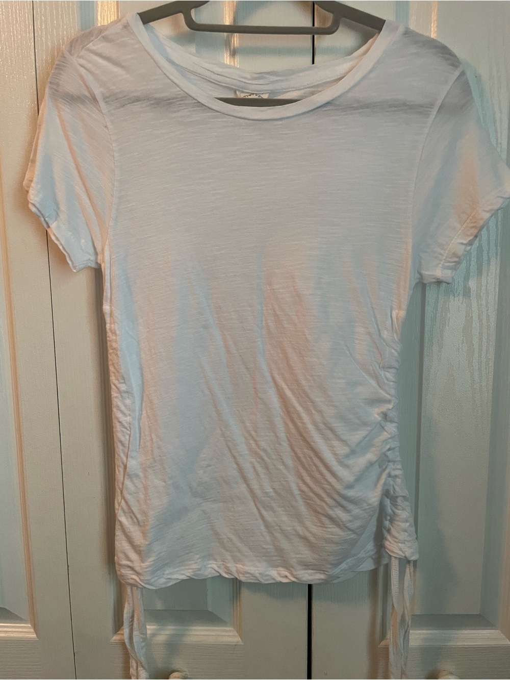 One Step Ahead White Short-Sleeve Ruched/Side Tie Tee, Medium